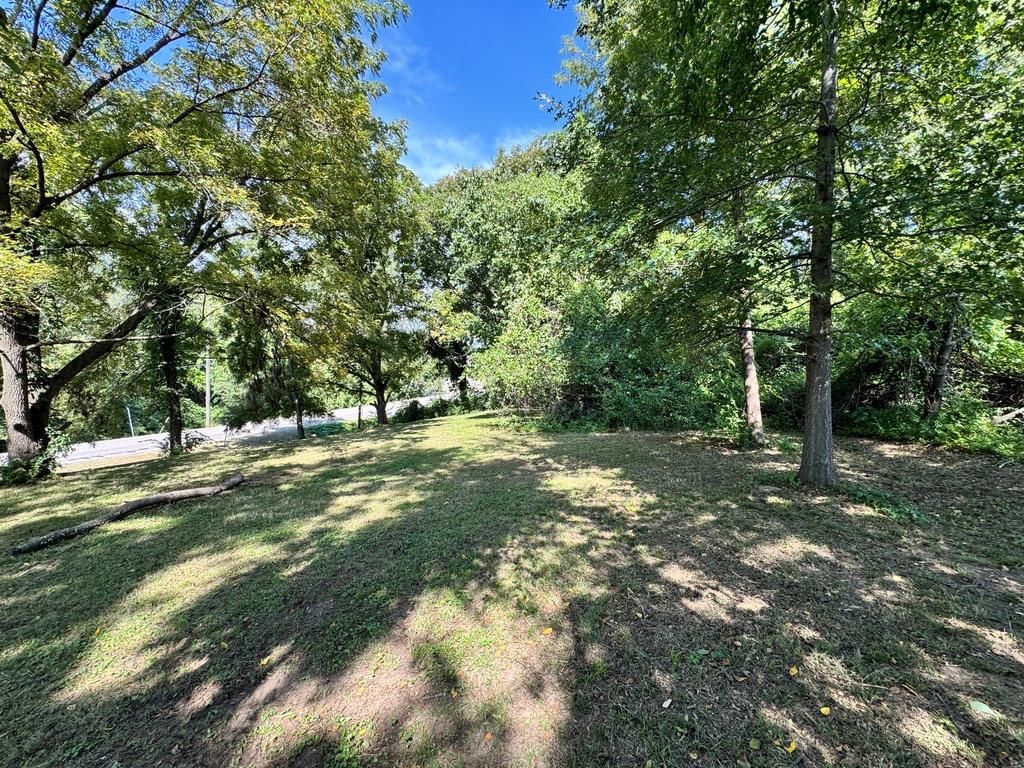 Photo 8 of 13 - 4801 NW Waukomis Drive, Northmoor, MO 64151
