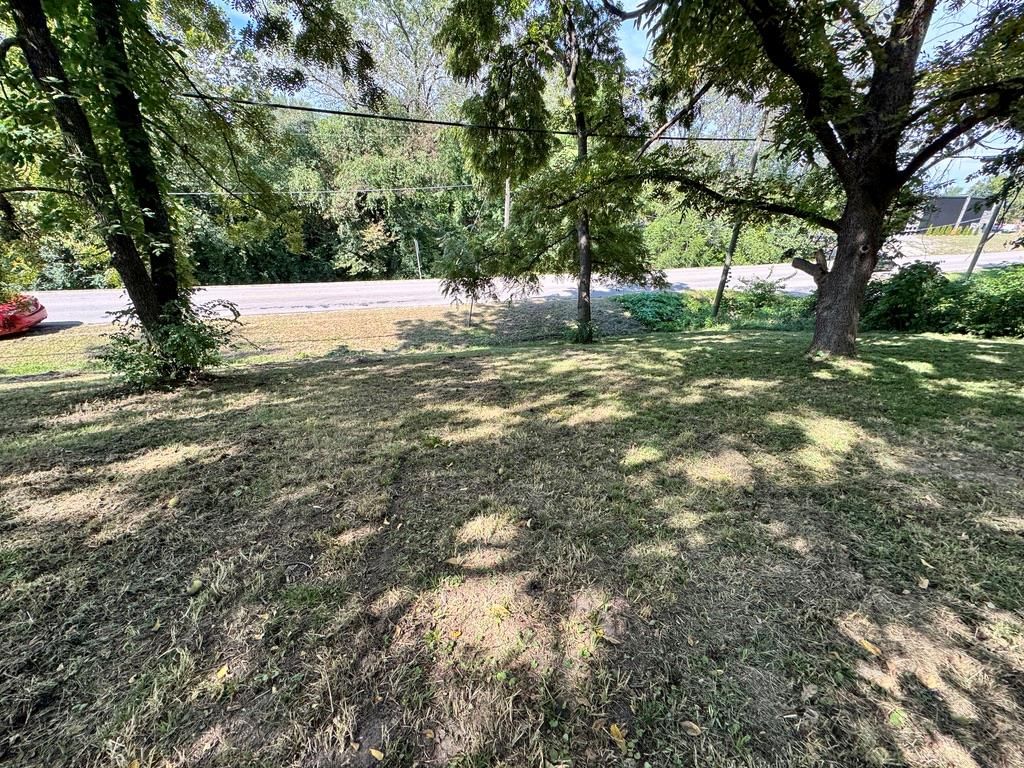 Photo 10 of 13 - 4801 NW Waukomis Drive, Northmoor, MO 64151