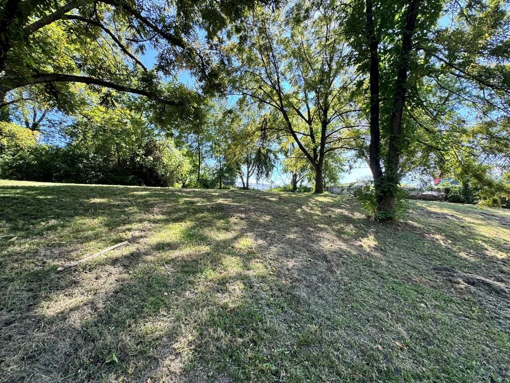 Photo 11 of 13 - 4801 NW Waukomis Drive, Northmoor, MO 64151