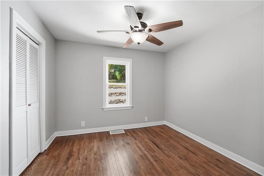 5342 Foster Street — photo 10