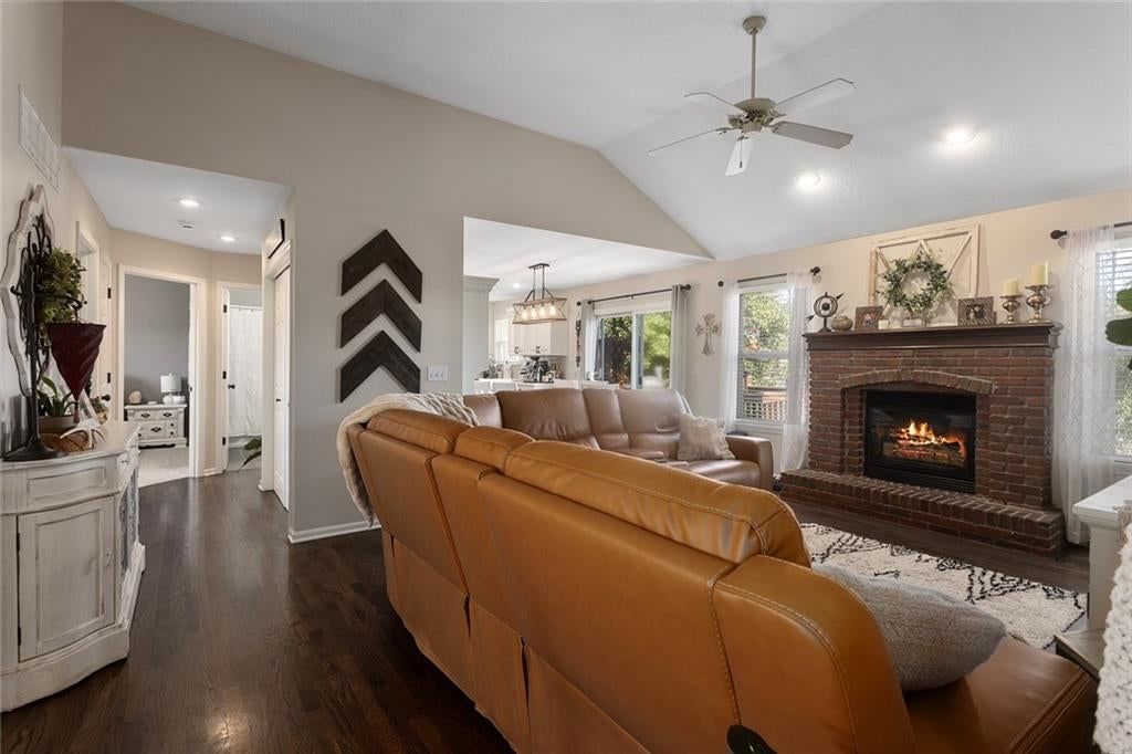 628 E Dogwood Street — photo 6