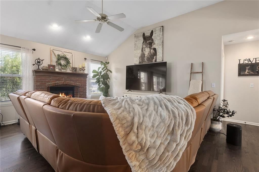 628 E Dogwood Street — photo 7