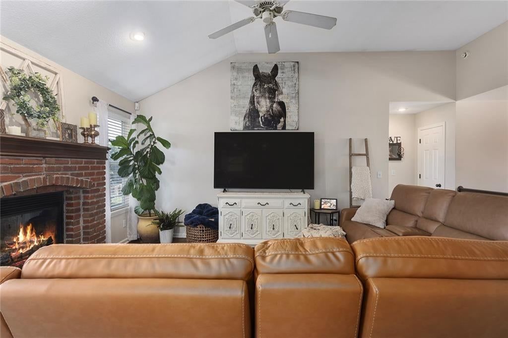 628 E Dogwood Street — photo 8