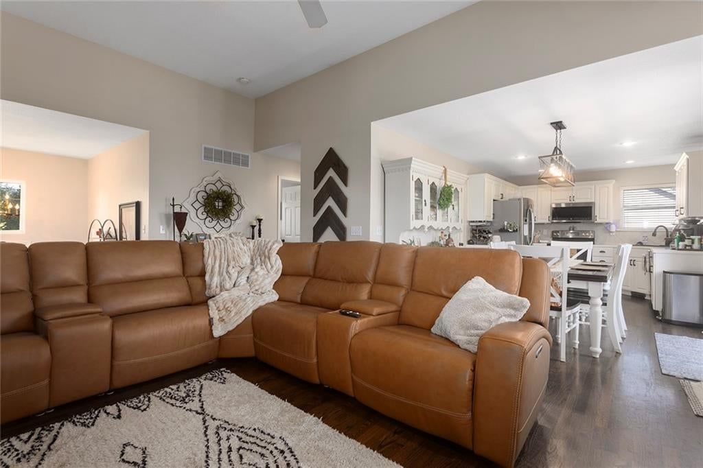 628 E Dogwood Street — photo 9