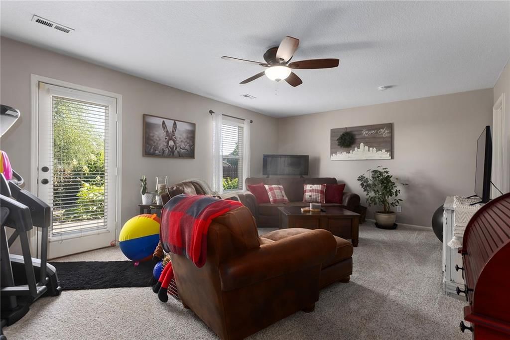 628 E Dogwood Street — photo 22