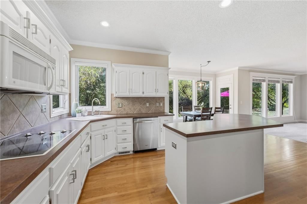 15421 S Alcan Street — photo 12