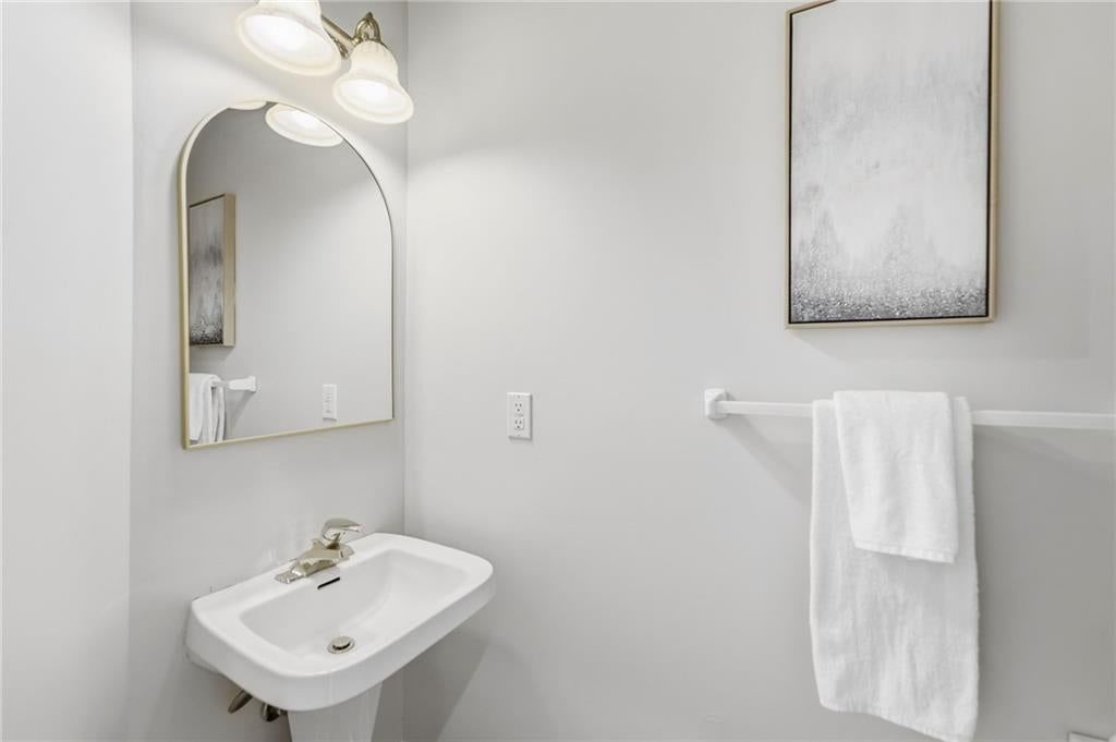 15421 S Alcan Street — photo 24