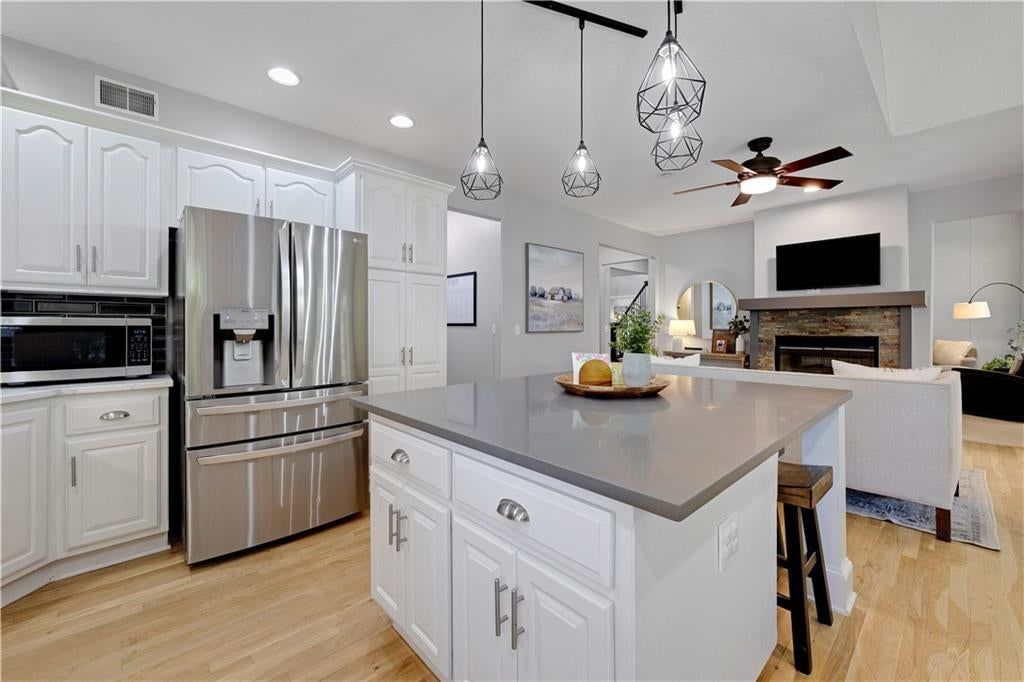 202 Shoreline Drive, Louisburg, KS: listing photo 3
