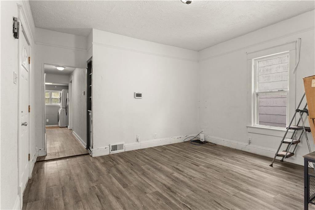 Photo 5 of 14 - 11215 Evans Street, Sugar Creek, MO 64054