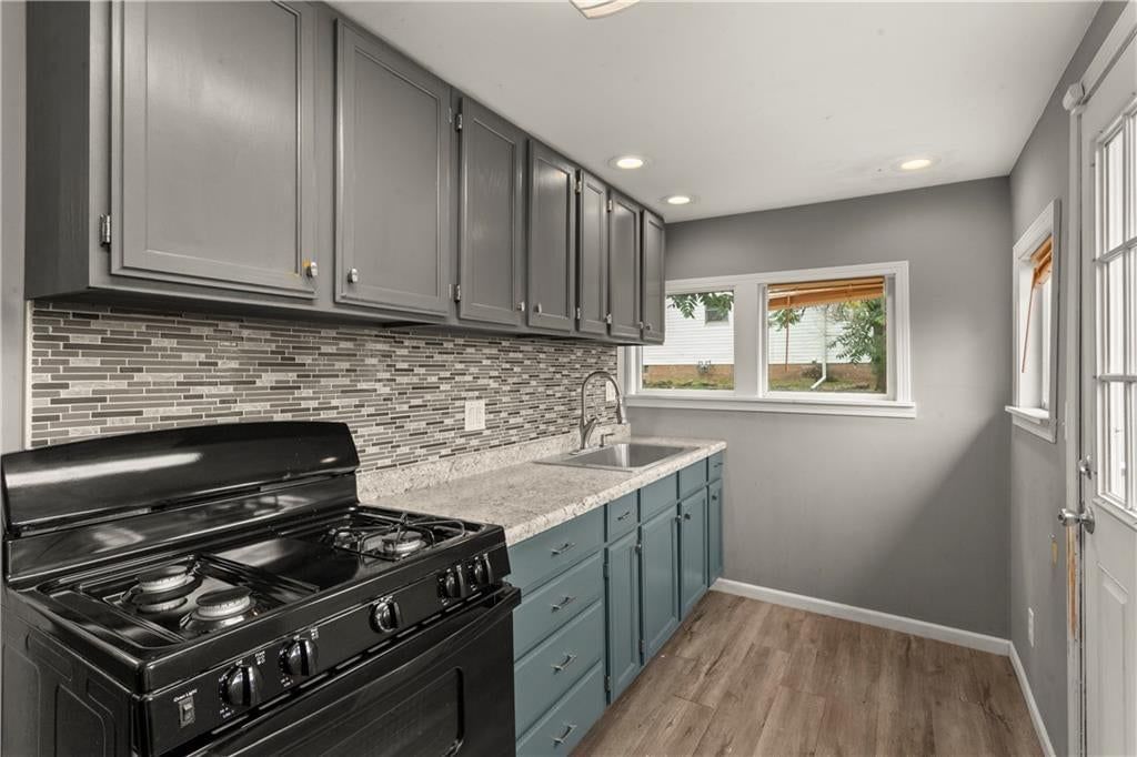 Photo 7 of 14 - 11215 Evans Street, Sugar Creek, MO 64054
