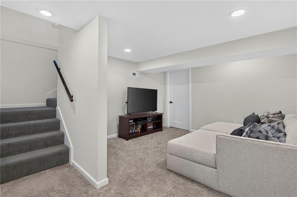 7535 Belleview Avenue — photo 21
