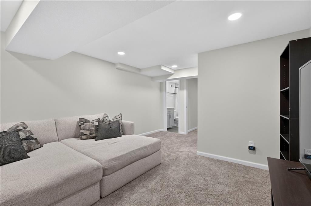 7535 Belleview Avenue — photo 22