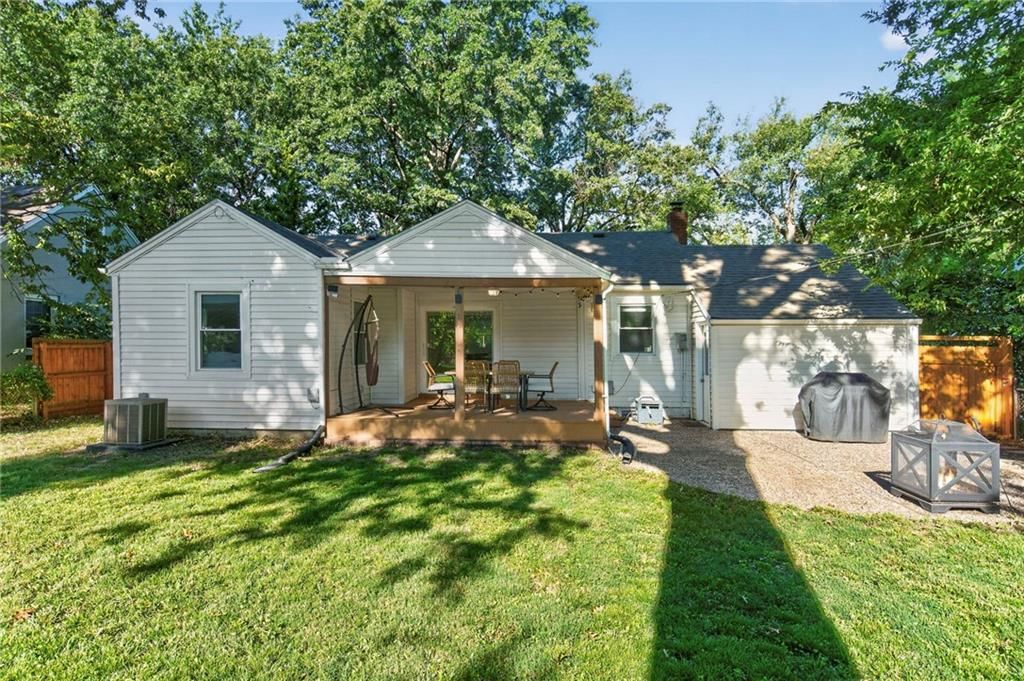 7535 Belleview Avenue — photo 31