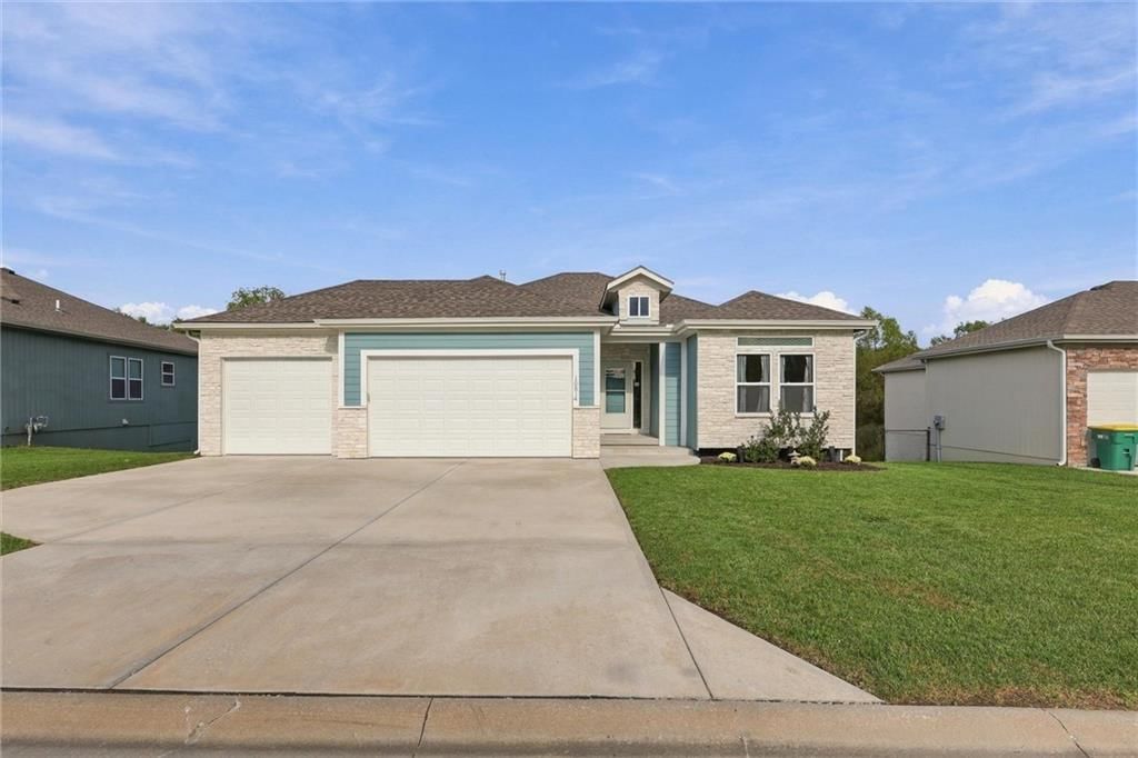 10514 Augusta Drive, Kansas City, KS: listing photo 2