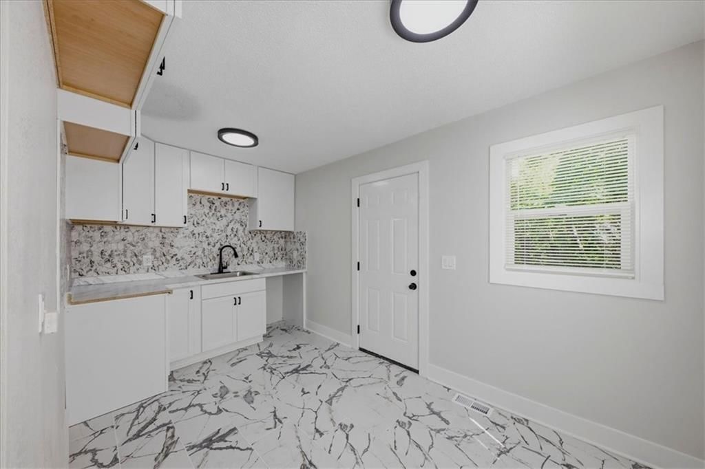 3513 Elmwood Avenue — photo 7