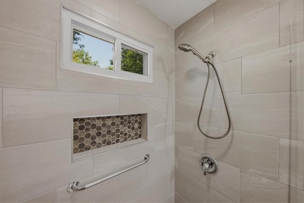 3513 Elmwood Avenue — photo 11