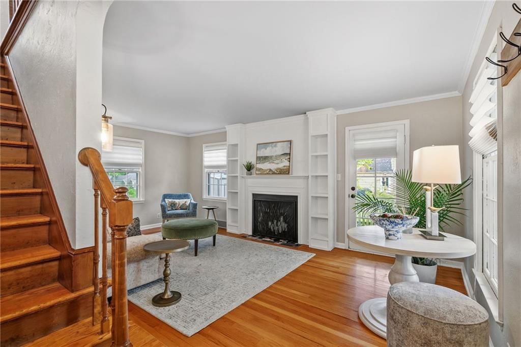 Photo 8 of 32 - 5233 Nall Avenue, Roeland Park, KS 66202