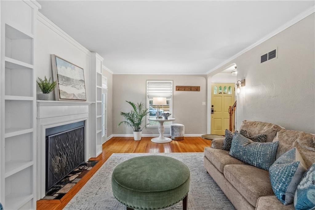 Photo 9 of 32 - 5233 Nall Avenue, Roeland Park, KS 66202