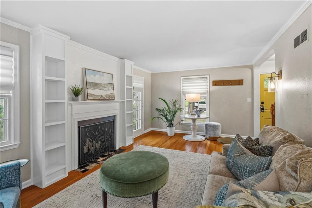 Photo 10 of 32 - 5233 Nall Avenue, Roeland Park, KS 66202