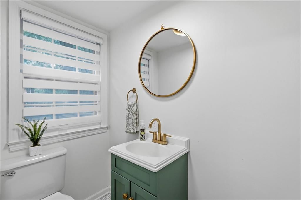Photo 14 of 32 - 5233 Nall Avenue, Roeland Park, KS 66202