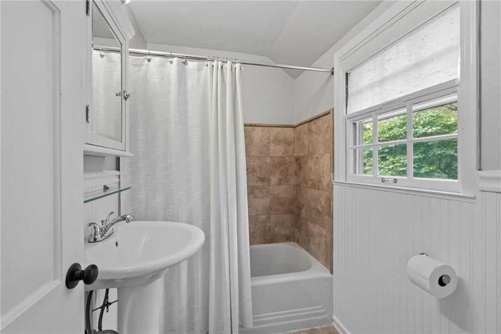 Photo 20 of 32 - 5233 Nall Avenue, Roeland Park, KS 66202