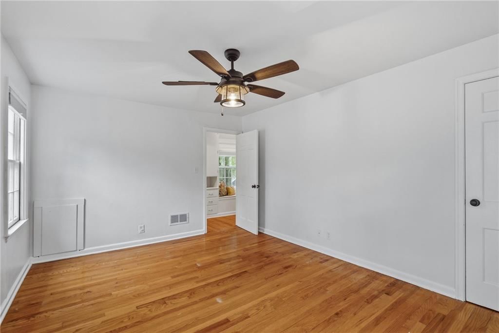 Photo 21 of 32 - 5233 Nall Avenue, Roeland Park, KS 66202