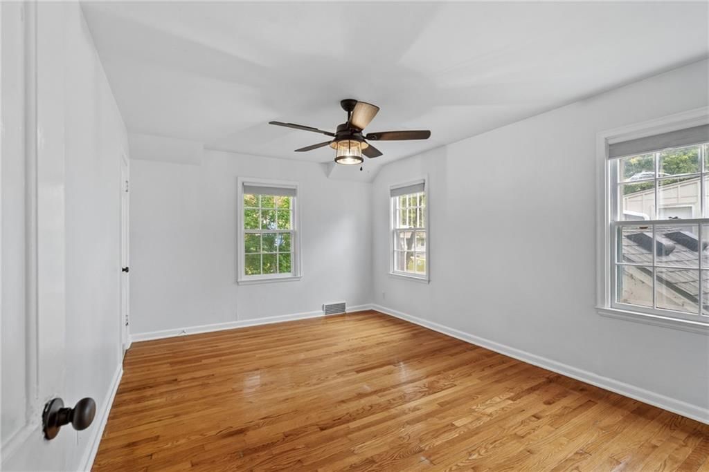 Photo 22 of 32 - 5233 Nall Avenue, Roeland Park, KS 66202