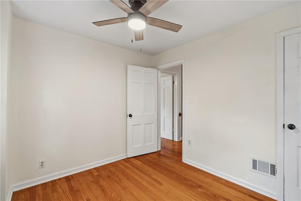 Photo 25 of 32 - 5233 Nall Avenue, Roeland Park, KS 66202