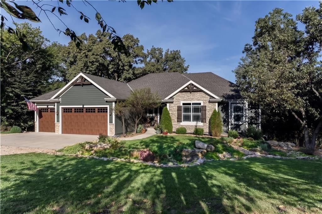 17361 Blue Moon Lane, Tonganoxie, KS
