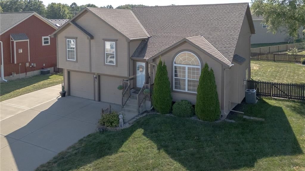 1802 Lauren Lane — photo 1