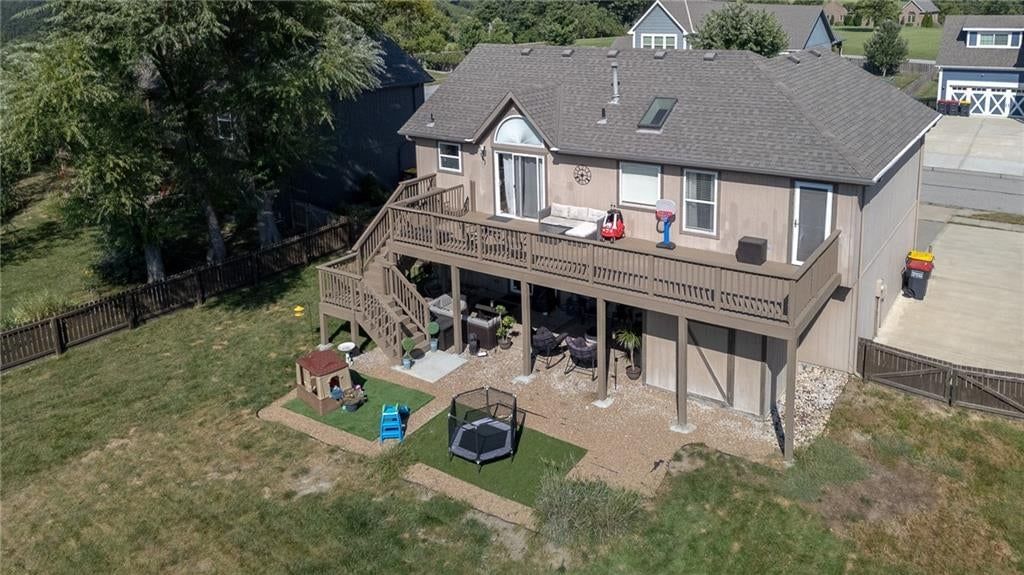 1802 Lauren Lane — photo 2