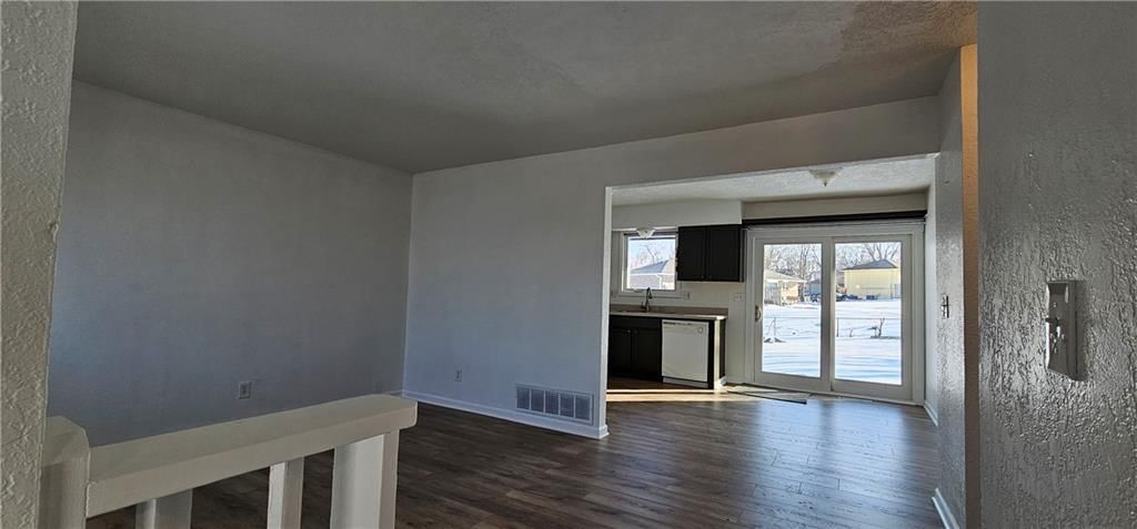 Open floor plan at 13405-07 Johnson Drive, Shawnee, KS 66216