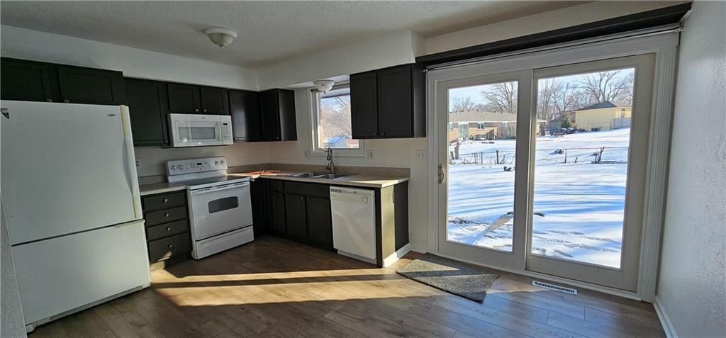 Photo 8: painted kitchen cabinets, 13405-07 Johnson Drive, Shawnee, KS 66216
