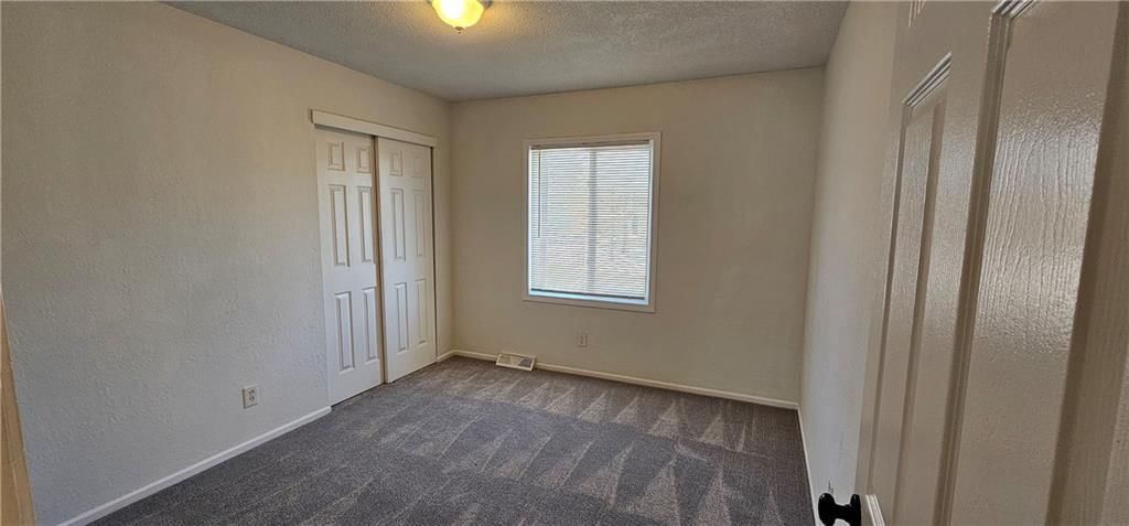 Photo 10 of 27 - 13405-07 Johnson Drive, Shawnee, KS 66216