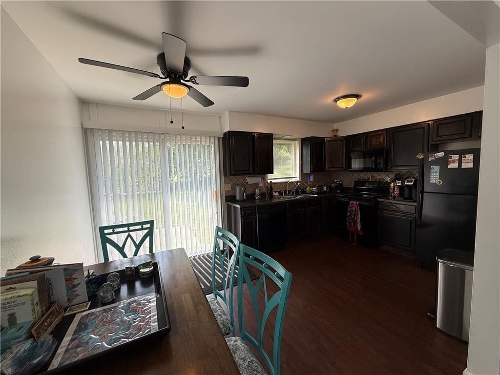 Photo 23 of 27 - 13405-07 Johnson Drive, Shawnee, KS 66216