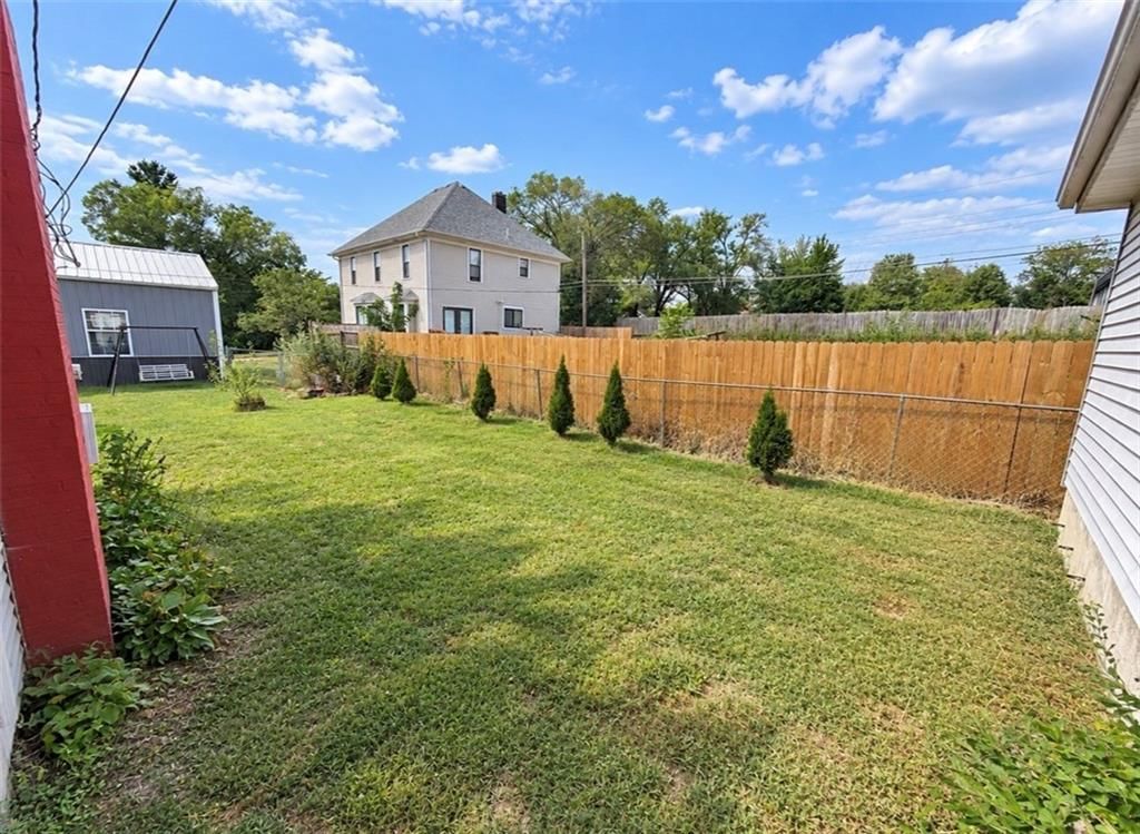 215 W Jenkins Street — photo 16