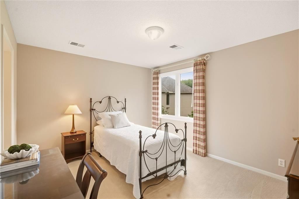 15040 Sherwood Street — photo 36