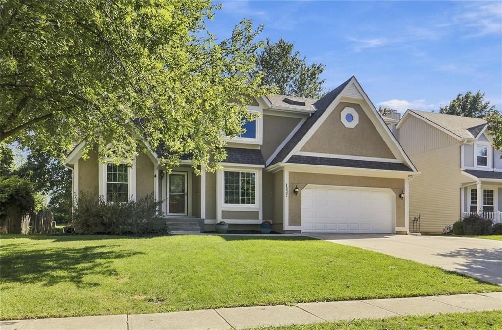 1237 E Meadow Lane, Olathe, KS: listing photo 2