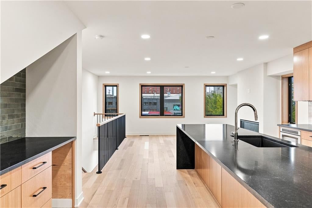 541 E 19th Street — photo 10