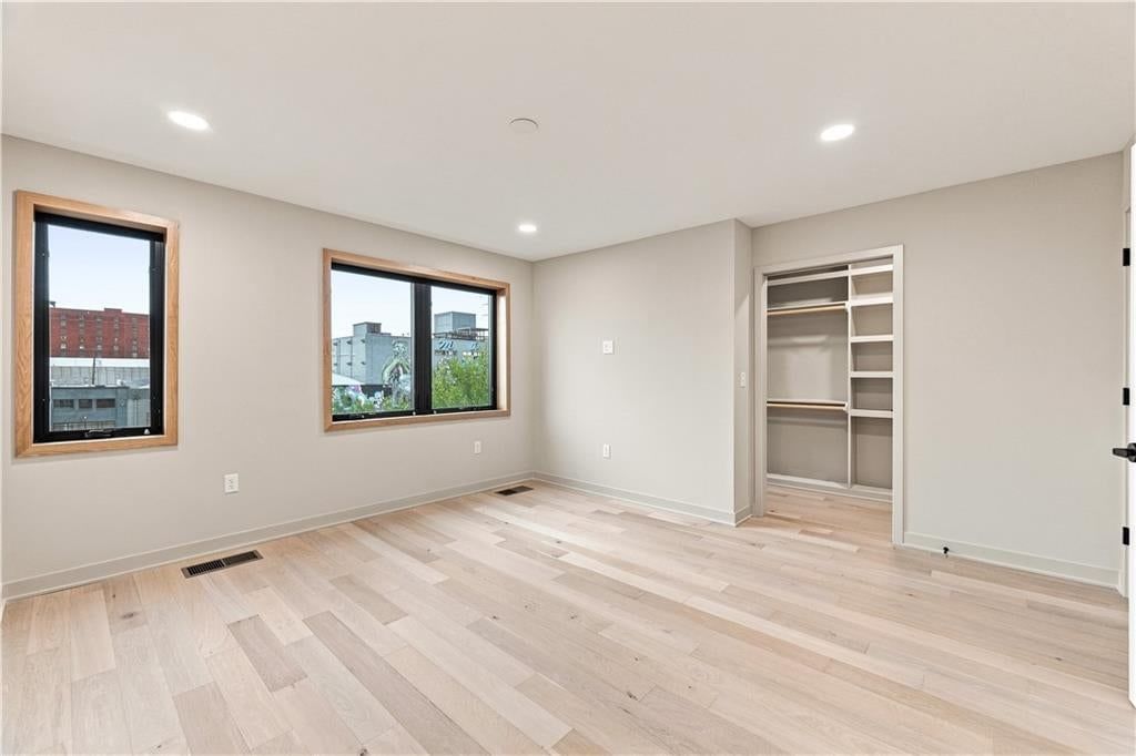 541 E 19th Street — photo 19