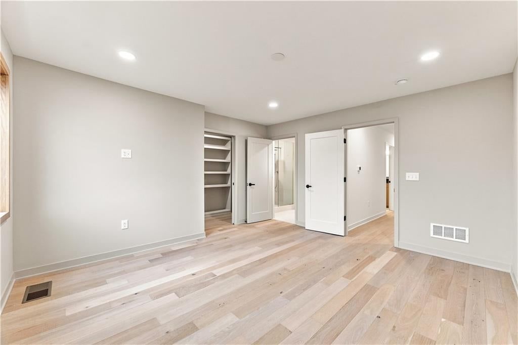 541 E 19th Street — photo 20
