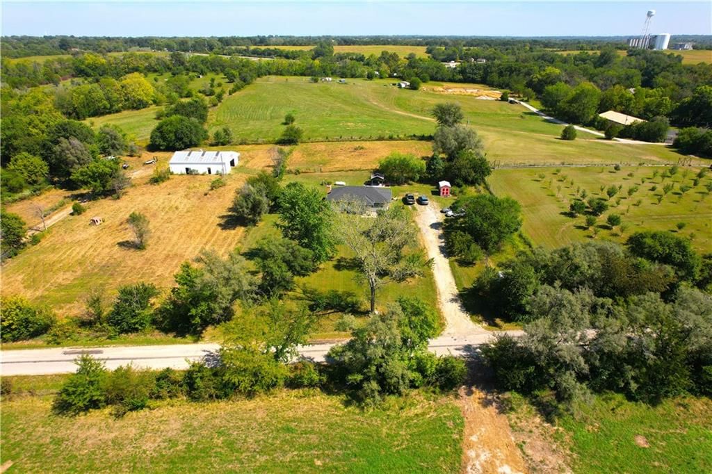 Photo 11 of 53 - 15625 Washington School Road, Excelsior Springs, MO 64024