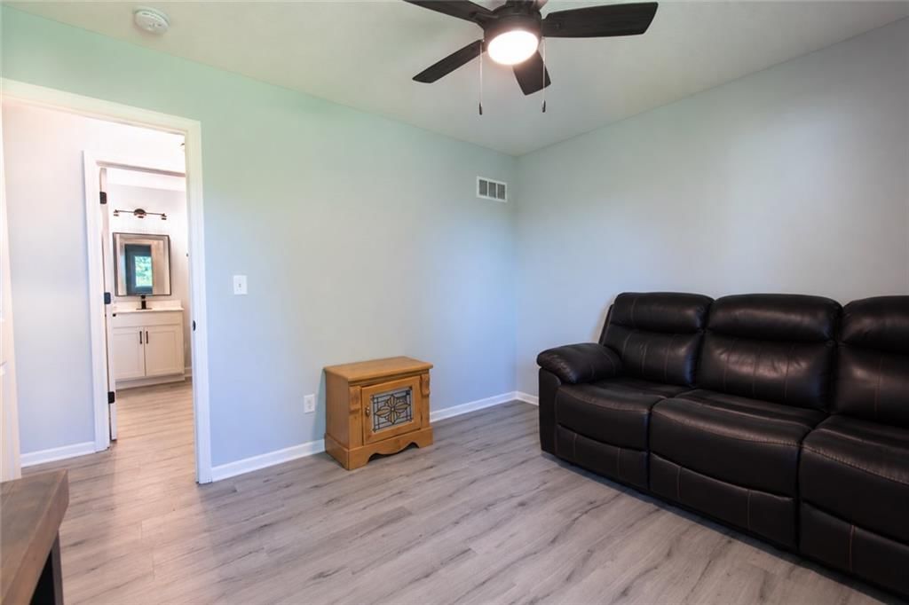Photo 21 of 53 - 15625 Washington School Road, Excelsior Springs, MO 64024