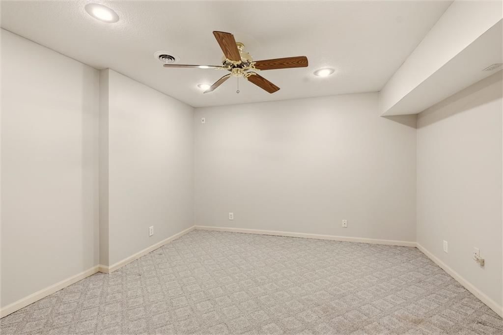 7815 N Kansas Street — photo 26