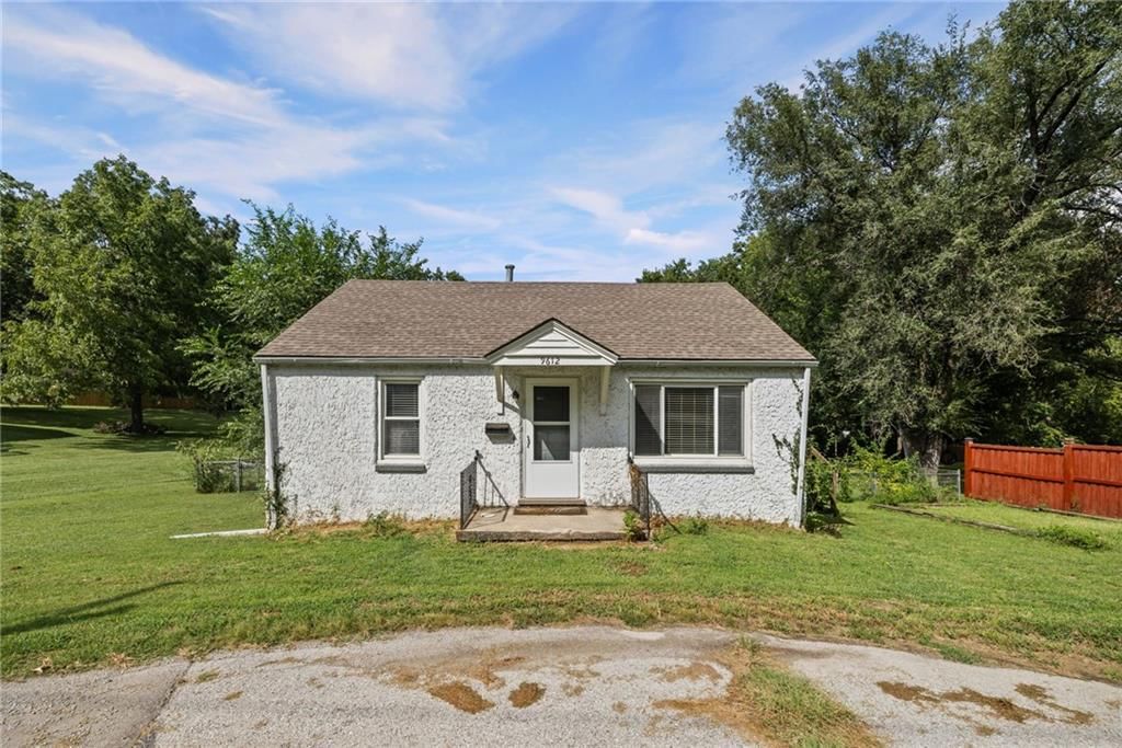 9612 E 31st Street, Independence, MO: listing photo 2