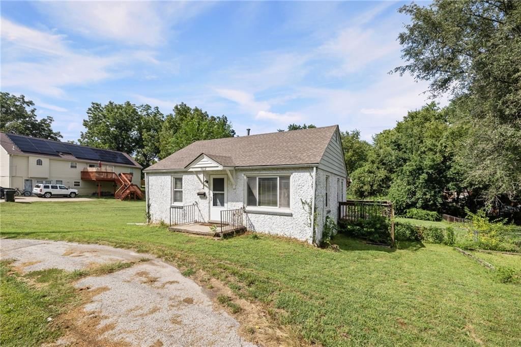 9612 E 31st Street, Independence, MO: listing photo 3