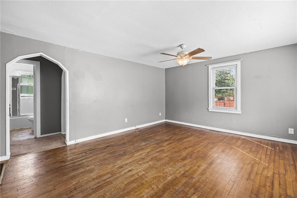 Photo 4 of 27 - 9612 E 31st Street, Independence, MO 64052
