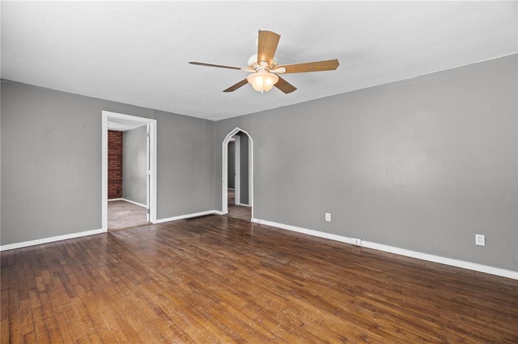 Photo 8 of 27 - 9612 E 31st Street, Independence, MO 64052