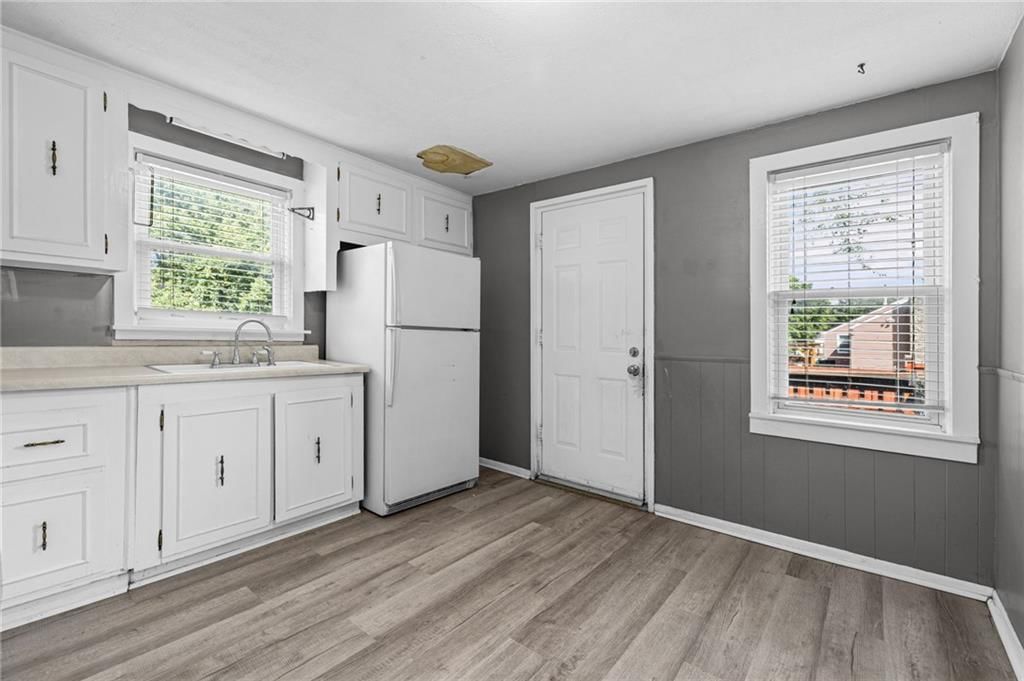 Photo 10 of 27 - 9612 E 31st Street, Independence, MO 64052