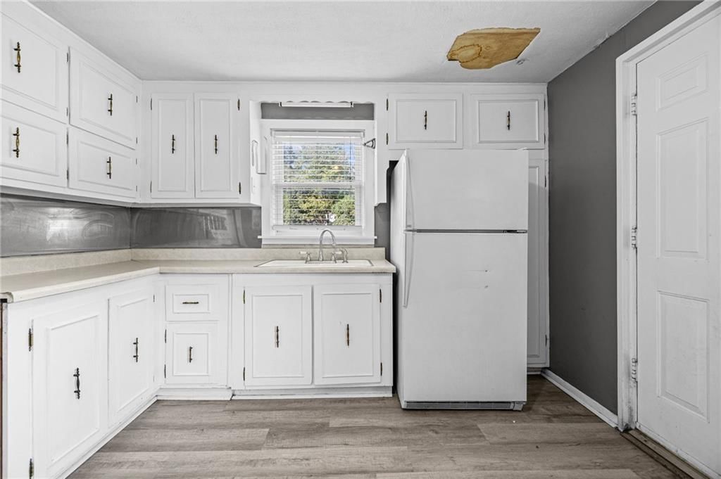 Photo 11 of 27, 9612 E 31st Street, Independence, MO 64052